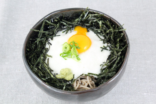 きざみのりたっぷりとろろそば丼